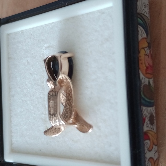 September Birthstone!        14kt sapphire enhancer pendant - Picture 3 of 4